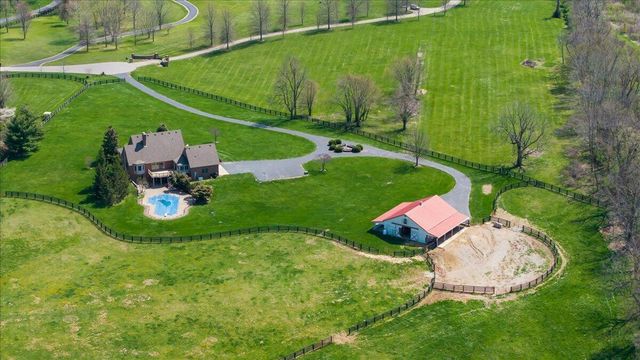 3701 Hidden Lake Lane, Lexington, KY 40516