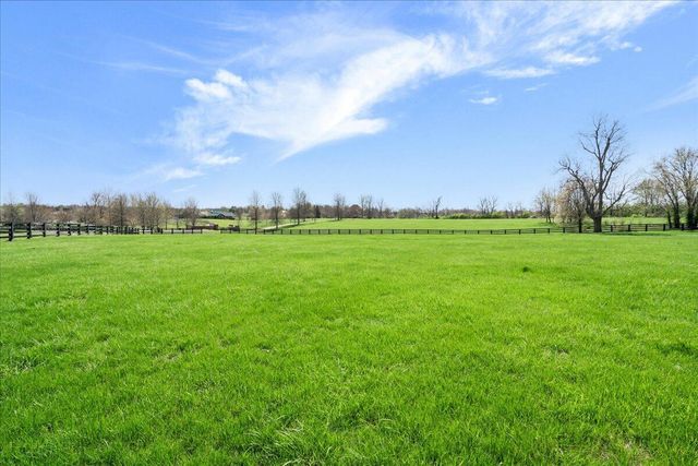 3701 Hidden Lake Lane, Lexington, KY 40516