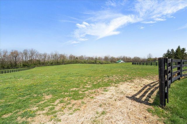 3701 Hidden Lake Lane, Lexington, KY 40516