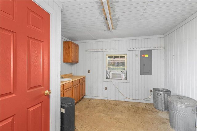 3701 Hidden Lake Lane, Lexington, KY 40516