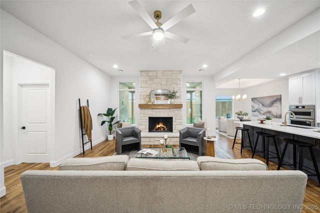 9708 E 132nd Street S, Bixby, OK 74008