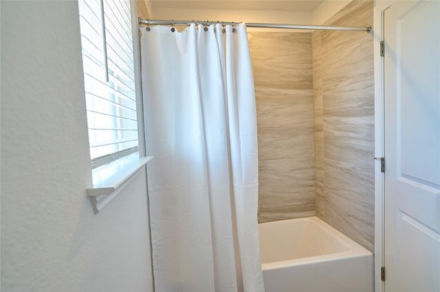 206 Pico ST, Hutto, TX 78634