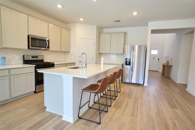 206 Pico ST, Hutto, TX 78634