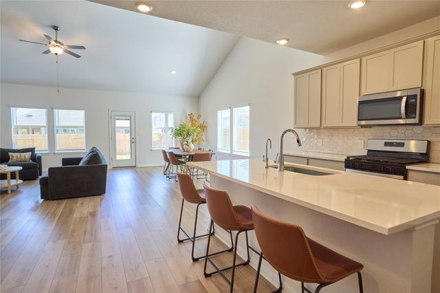 206 Pico ST, Hutto, TX 78634