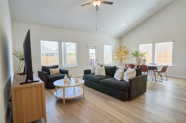 206 Pico ST, Hutto, TX 78634