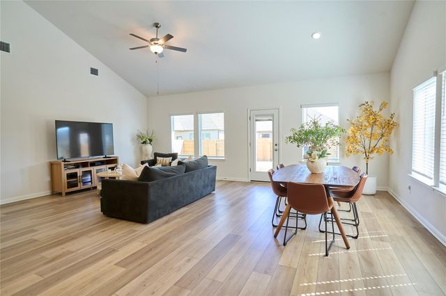 206 Pico ST, Hutto, TX 78634