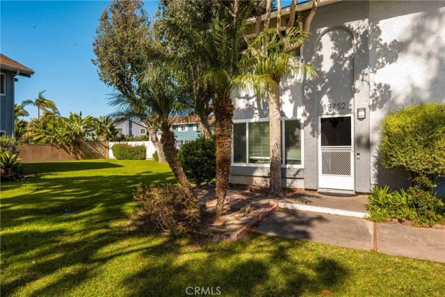 19752 Bromley Lane 9, Huntington Beach, CA 92646