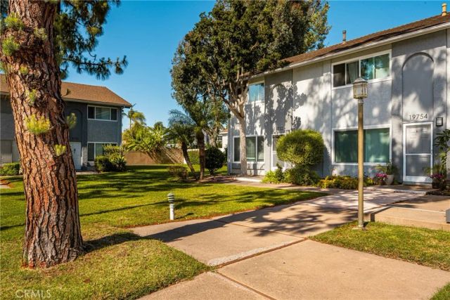19752 Bromley Lane 9, Huntington Beach, CA 92646