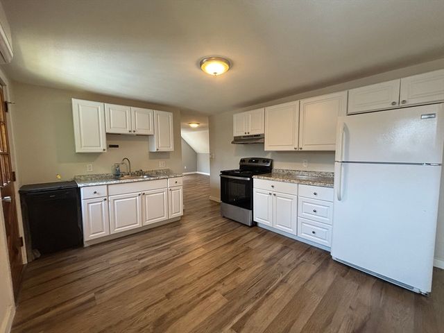 72 Vernon St 3, Wakefield, MA 01880