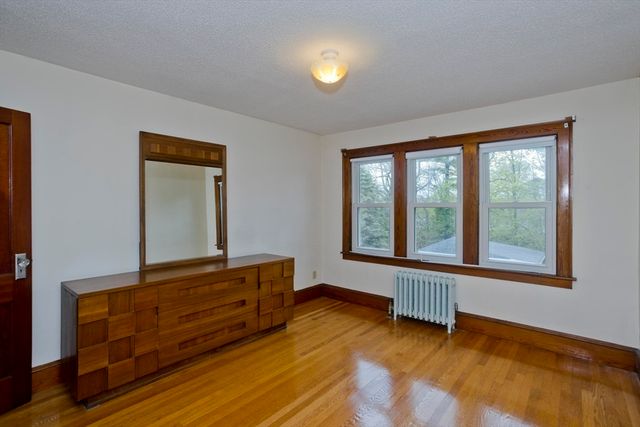 59 Ellerton St, Chicopee, MA 01020