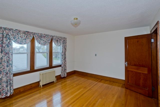 59 Ellerton St, Chicopee, MA 01020