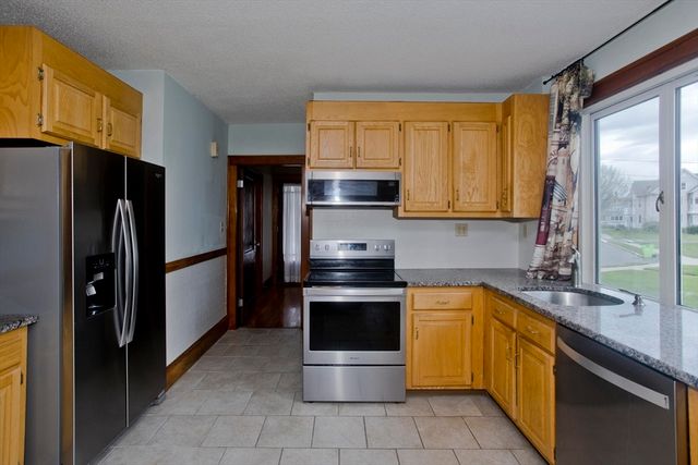 59 Ellerton St, Chicopee, MA 01020