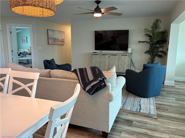 5240 Seminole CT, Cape Coral, FL 33904