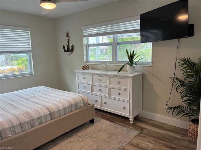 5240 Seminole CT, Cape Coral, FL 33904