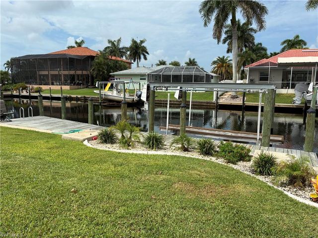 5240 Seminole CT, Cape Coral, FL 33904