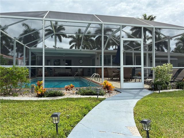 5240 Seminole CT, Cape Coral, FL 33904