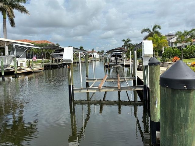 5240 Seminole CT, Cape Coral, FL 33904
