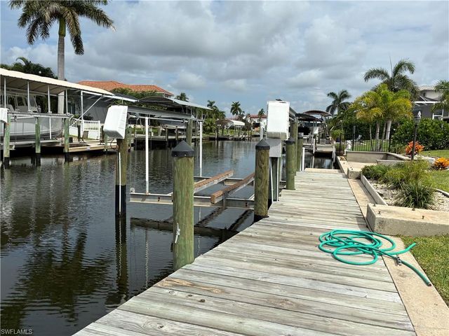 5240 Seminole CT, Cape Coral, FL 33904