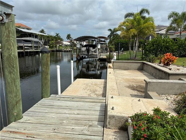 5240 Seminole CT, Cape Coral, FL 33904