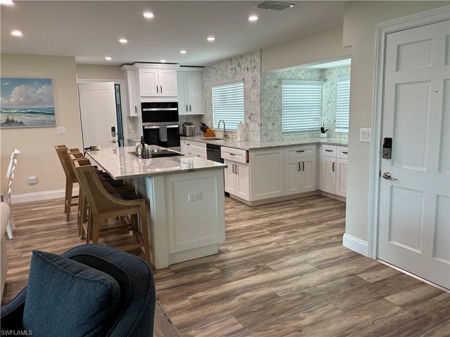 5240 Seminole CT, Cape Coral, FL 33904