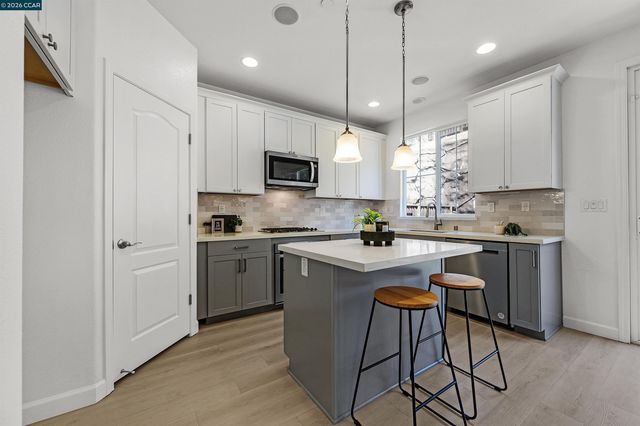 509 Falling Star Dr, Martinez, CA 94553