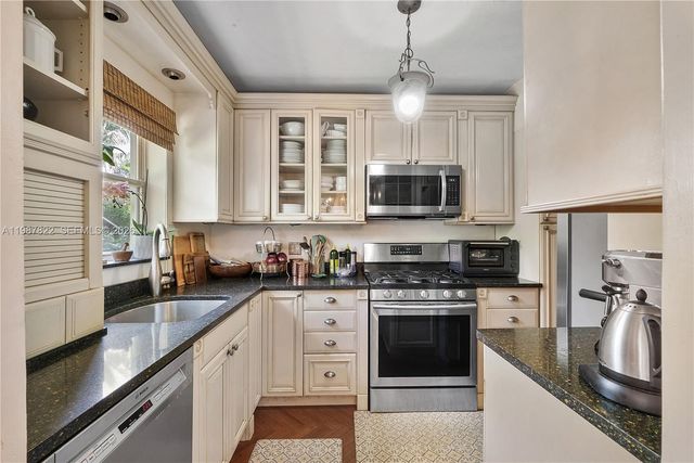 5961 SW 46th Ter, Miami, FL 33155