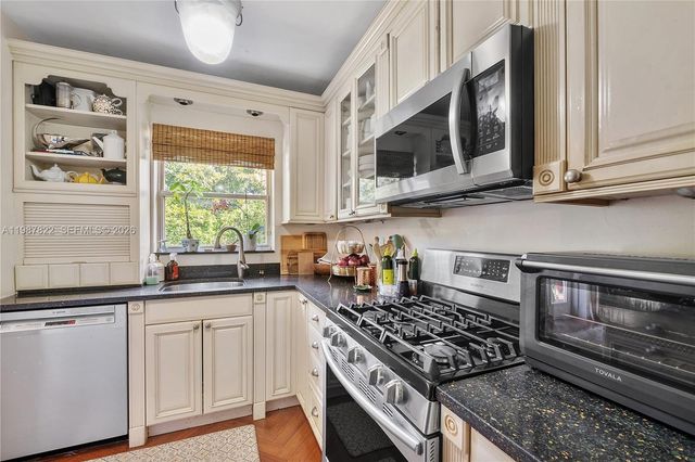 5961 SW 46th Ter, Miami, FL 33155