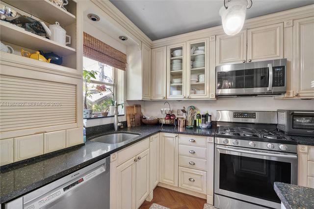 5961 SW 46th Ter, Miami, FL 33155