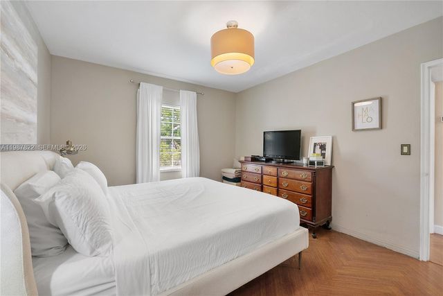 5961 SW 46th Ter, Miami, FL 33155