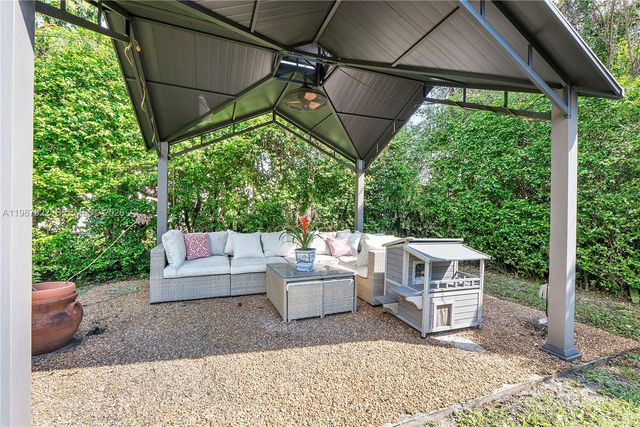 5961 SW 46th Ter, Miami, FL 33155