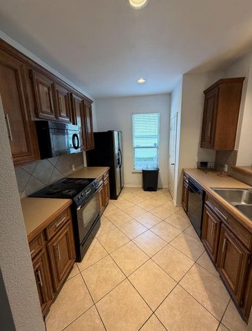 4514 Plum Creek Forest Lane, Houston, TX 77087