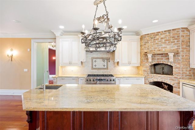 52 Brushy Neck Lane, Westhampton, NY 11977