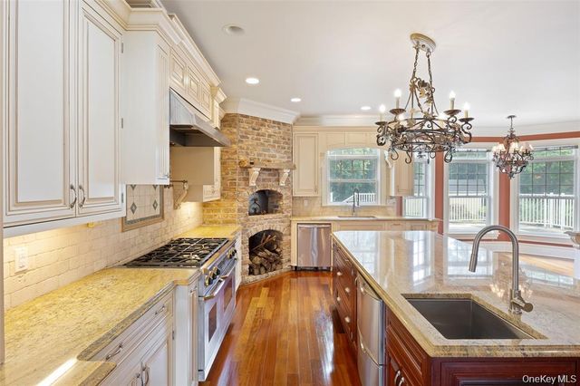 52 Brushy Neck Lane, Westhampton, NY 11977