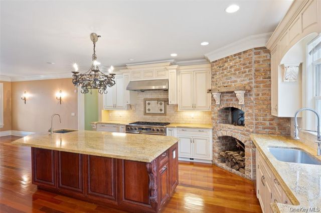 52 Brushy Neck Lane, Westhampton, NY 11977