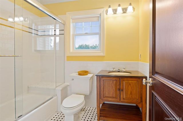 52 Brushy Neck Lane, Westhampton, NY 11977