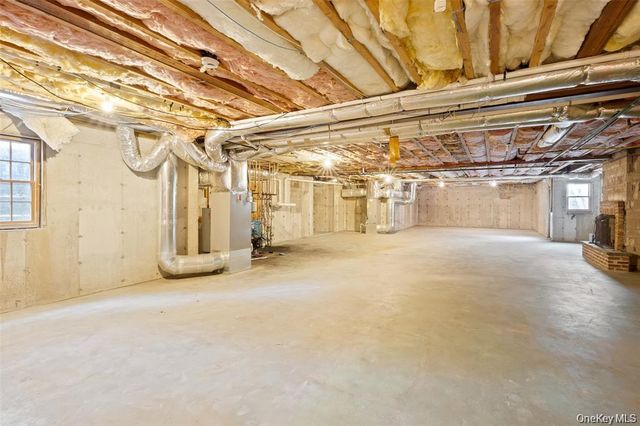 52 Brushy Neck Lane, Westhampton, NY 11977