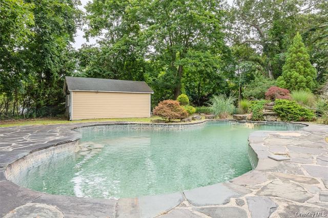 52 Brushy Neck Lane, Westhampton, NY 11977