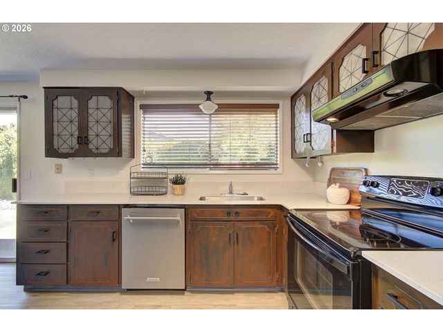 8011 Se THIESSEN Rd, Milwaukie, OR 97267