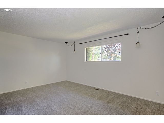 8011 Se THIESSEN Rd, Milwaukie, OR 97267