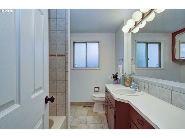 8011 Se THIESSEN Rd, Milwaukie, OR 97267