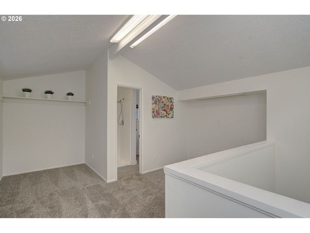 8011 Se THIESSEN Rd, Milwaukie, OR 97267