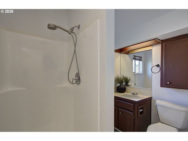 8011 Se THIESSEN Rd, Milwaukie, OR 97267