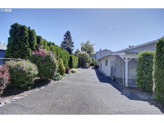 8011 Se THIESSEN Rd, Milwaukie, OR 97267