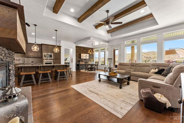 5318 W Parkridge Dr, Boise, ID 83714