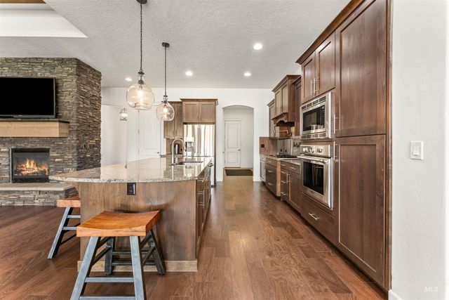 5318 W Parkridge Dr, Boise, ID 83714