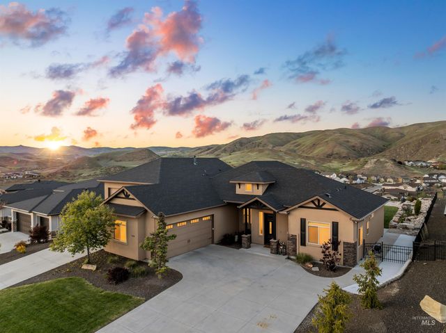 5318 W Parkridge Dr, Boise, ID 83714
