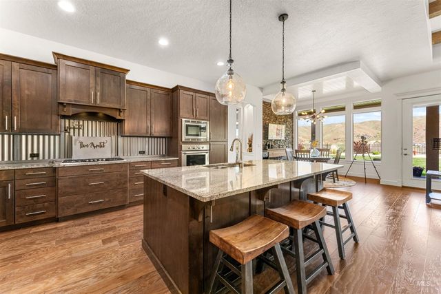 5318 W Parkridge Dr, Boise, ID 83714