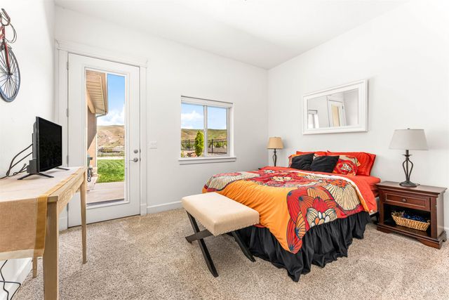 5318 W Parkridge Dr, Boise, ID 83714