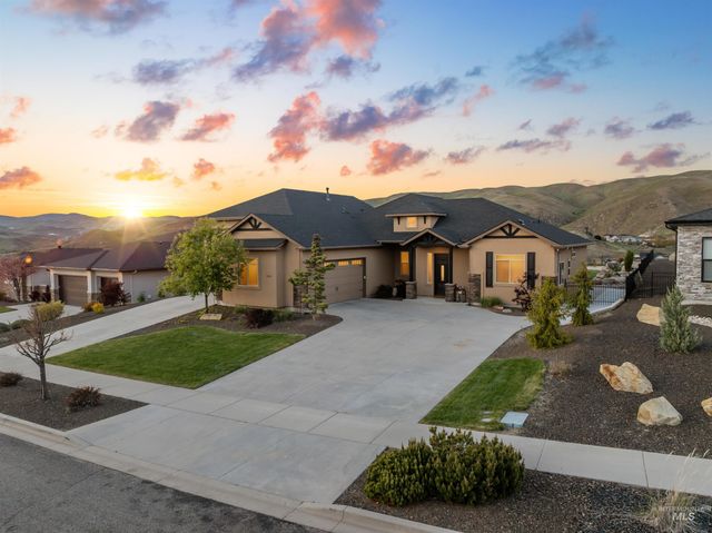 5318 W Parkridge Dr, Boise, ID 83714