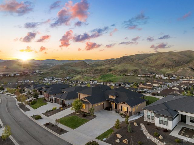5318 W Parkridge Dr, Boise, ID 83714